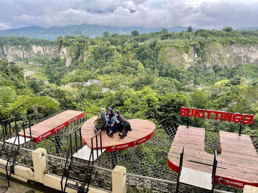 Menjelajahi Keindahan Panorama Bukittinggi