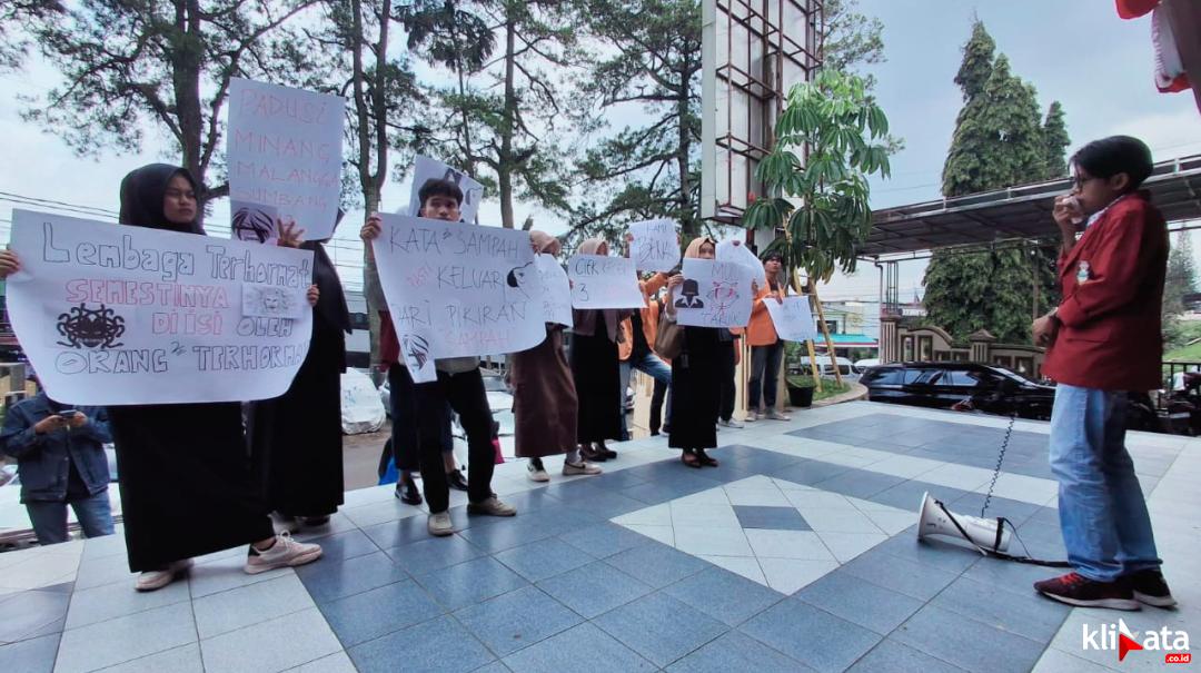 Aliansi Mahasiswa Kota Bukittinggi: Usut Tuntas Video Caruik "Z" Anggota DPRD Bukittinggi