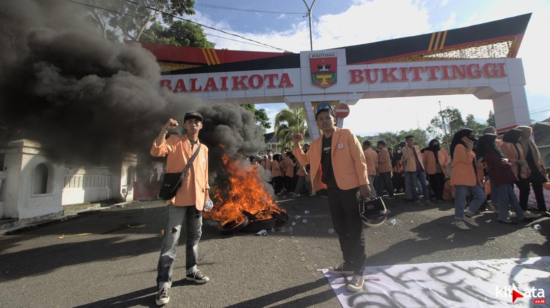 Mahasiswa Universitas Fort De Kock Demontrasi ke Pemko Bukittinggi