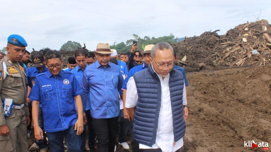 Zulkifli Hasan Ketum PAN Tinjau Korban Banjir Bandang Kab.Agam