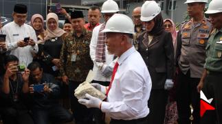 Gubernur Sumbar Letakan Batu Pertama Pembangunan Masjid...