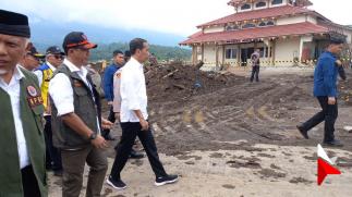 Presiden RI Jokowi Kunjungi Lokasi Bencana Banjir Bandang...